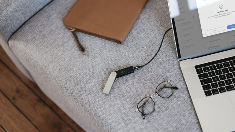 لجر ، لجر نانو ایکس , کیف پول لجر , کیف پول لجر نانو ایکس , کیف پول سخت افزاری لجر , خرید لجر نانو ایکس , محتویات لجر نانو ایکس , تهران ولت